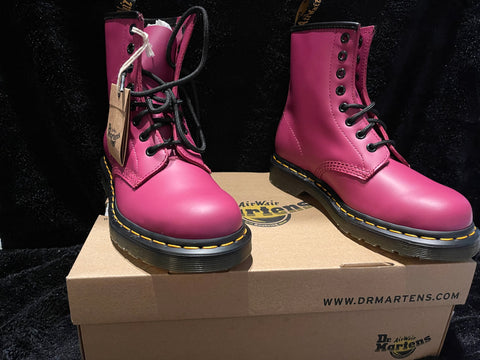 Dr Martens “Air Waves” Fuchsia Smooth Leather Lace Up Boots (Size 6)